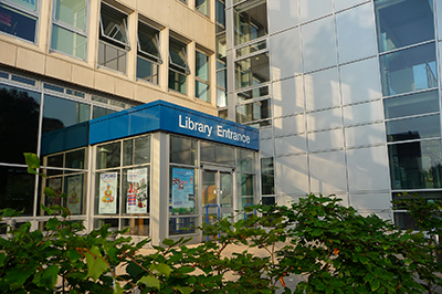 Romford Library front entrance